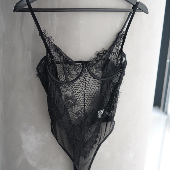 •SOLD OUT•Black Lace Bodysuit - Picture 5 of 5